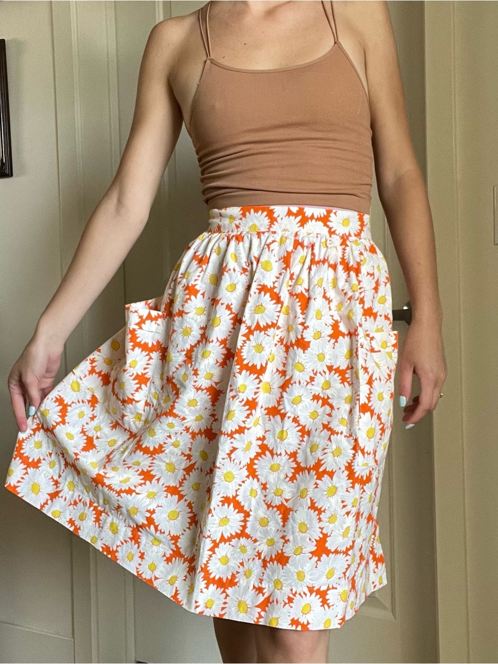 Daisy Print cooking apron vintage Skirt in Orange and White flowers